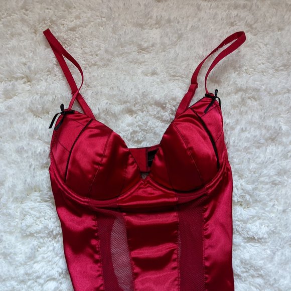 Never worn (XS) - FREDERICKS of HOLLYWOOD Chemise Garter Set - Picture 3 of 10